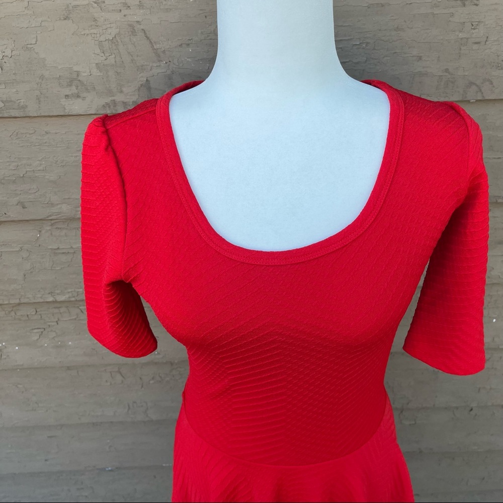 Textured red dress with 3/4 sleeves! - Picture 3 of 8